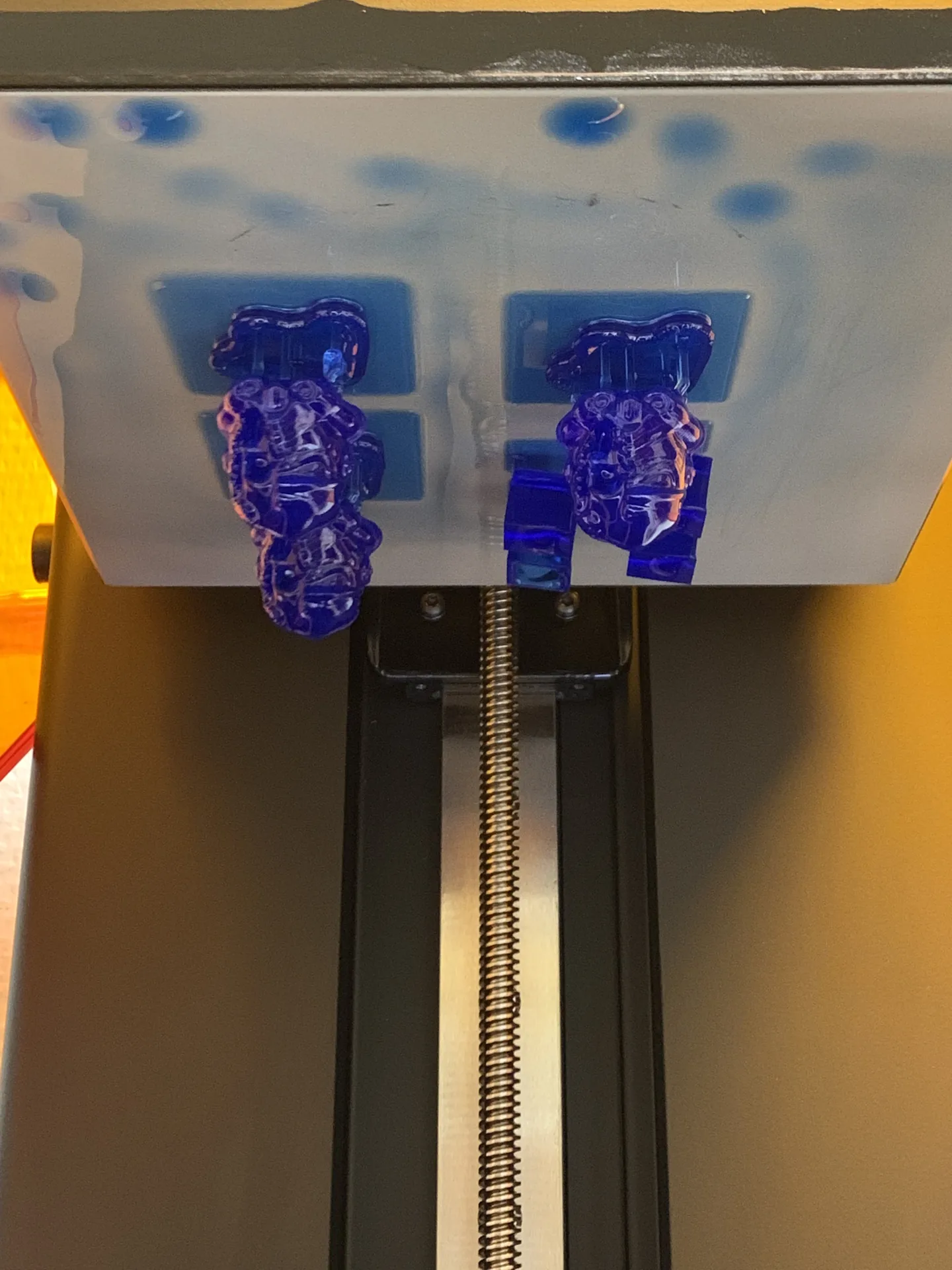 Formlabs Form 2 im Resin-Druckverfahren mit blauem BlueCast Resin für Modelle, die im Wachsausschmelzverfahren gegossen werden